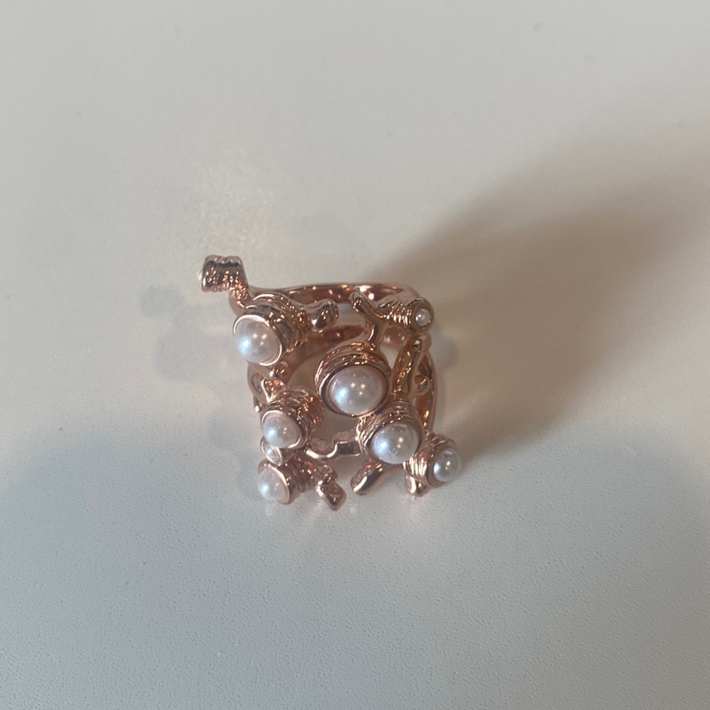 Costume jewelry rose gold ring with fake pearls